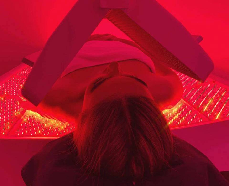 LED red light therapy gives good health benefits 1